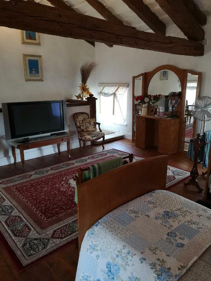 East Wind Bed and Breakfast Medea Eksteriør billede